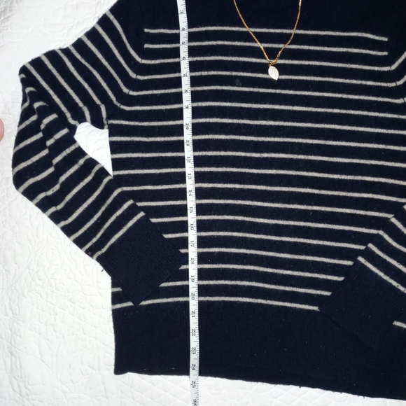 J CREW WOMEN PULLOVER SWEATER STRIPED NAVY/CREAM - Picture 8 of 12